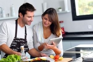 couple-in-the-kitchen-using-tablet